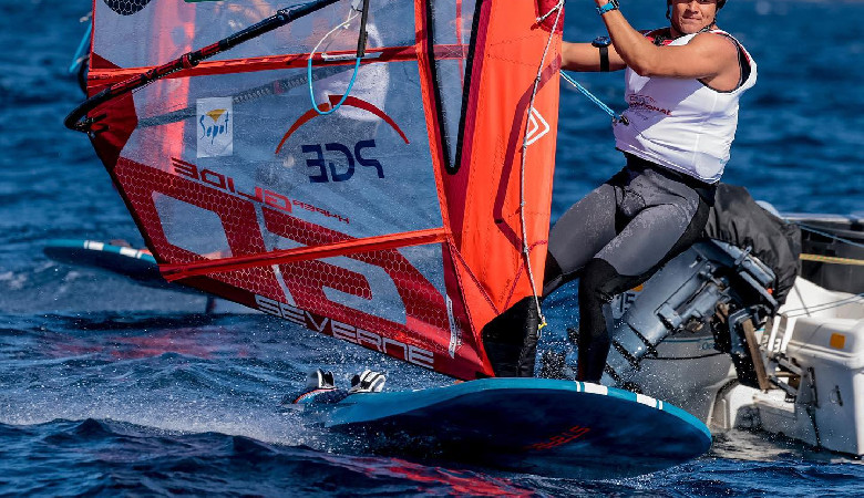 Paweł Tarnowski wygrywa regaty Pucharu Świata w olimpijskiej klasie iQFoil!