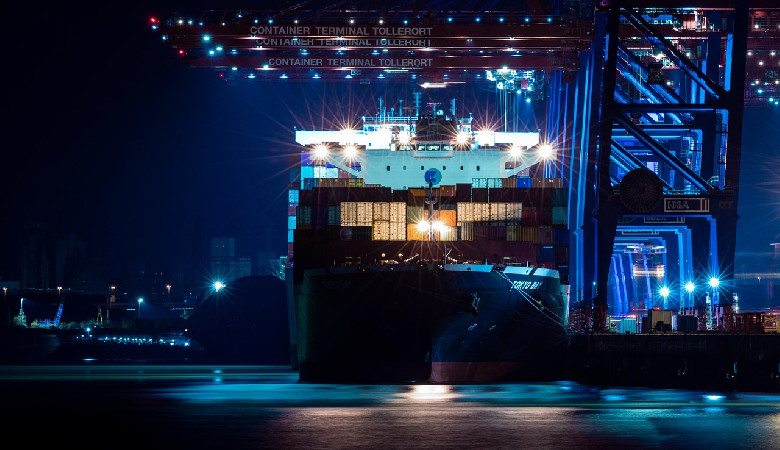 Kontenerowiec staranował dwa statki